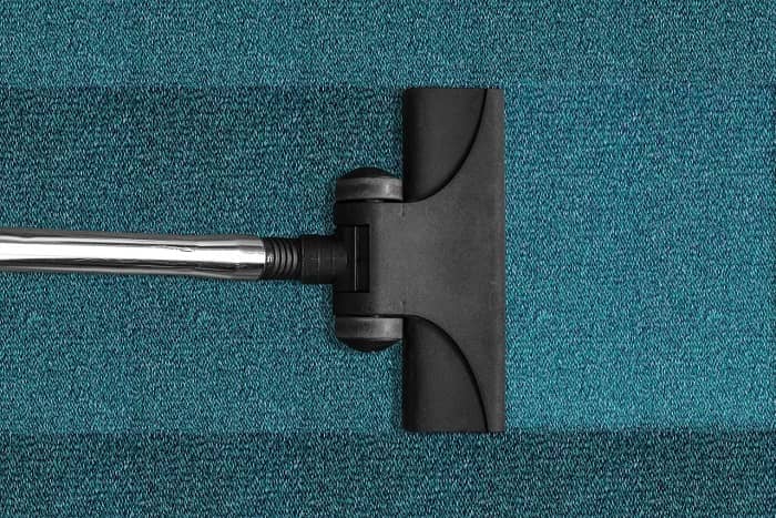 Ist der Teppich verschmutzt? Vorteile einer professionellen  Teppichreinigung - Tipps vom Experten